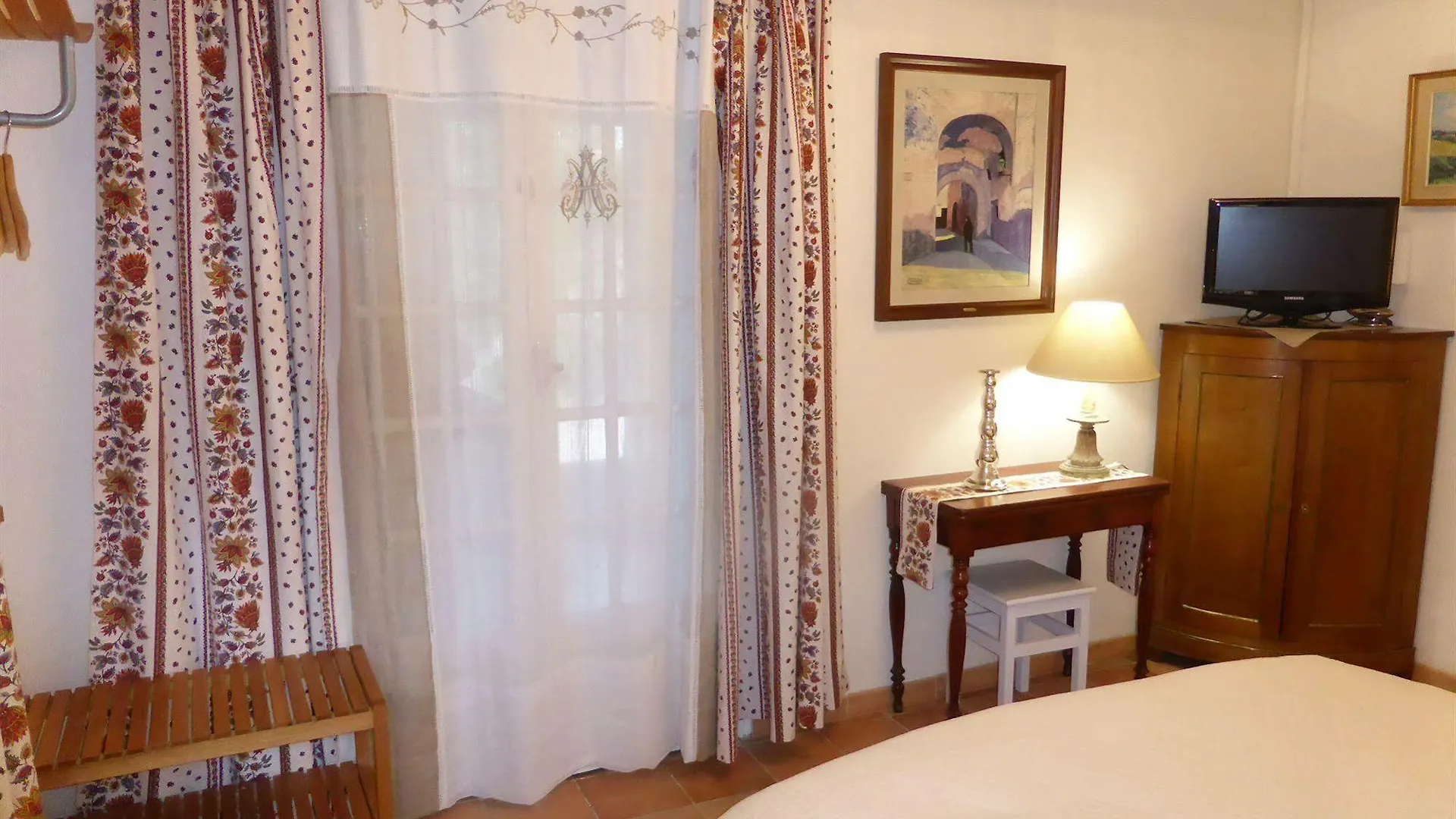 Couette-café La Courtésié - Charming B&B Saint-Maximin